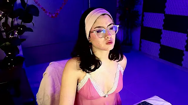 LiLLiAnderson online show from March 24, 11:59 am