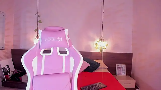 daphne courtis online show from September 22, 3:19 am