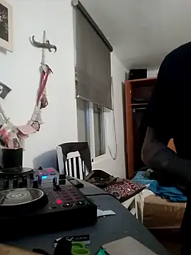 Snapshot of Zk1980 chatting on October 27, 2:26 am Zk1980 online show from October 27, 2:26 am