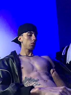 Snapshot of redmen69 chatting on October 2, 3:24 am redmen69 online show from October 2, 3:24 am