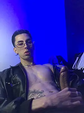 Snapshot of redmen69 chatting on March 4, 4:07 am redmen69 online show from March 4, 4:07 am