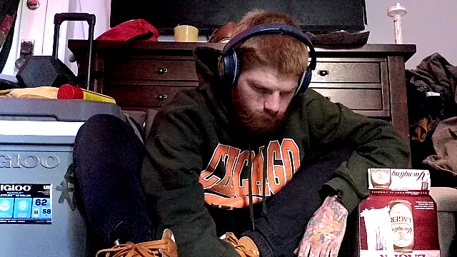 Snapshot of Magnetic127 chatting on November 7, 5:24 pm Magnetic127 online show from November 7, 5:24 pm