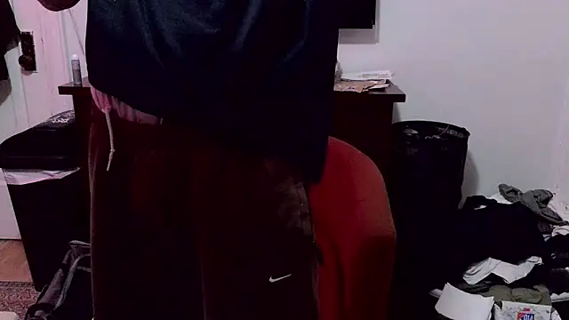 Snapshot of Magnetic127 chatting on November 13, 9:19 am Magnetic127 online show from November 13, 9:19 am