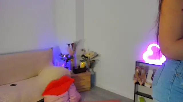 Snapshot of Kylie_Kathy chatting on September 26, 6:34 pm Kylie Kathy online show from September 26, 6:34 pm