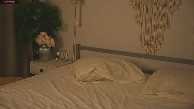 Lu  Lane online show from September 17, 7:54 am