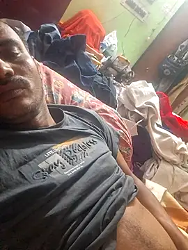 cutecouple1983 online show from November 25, 8:09 pm