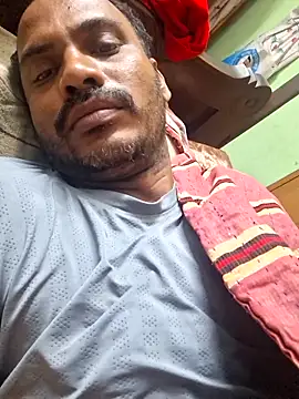 cutecouple1983 online show from December 4, 6:38 pm