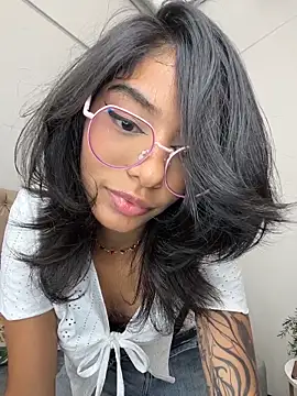 Snapshot of TweetiePieXXX chatting on February 23, 9:12 pm TweetiePieXXX online show from February 23, 9:12 pm