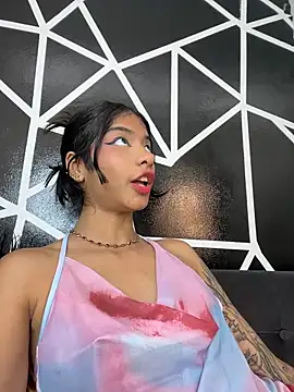 Snapshot of TweetiePieXXX chatting on February 27, 9:15 pm TweetiePieXXX online show from February 27, 9:15 pm