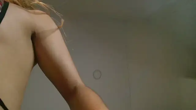 Snapshot of Barbiie_98 chatting on September 21, 1:57 pm Barbiie 98 online show from September 21, 1:57 pm