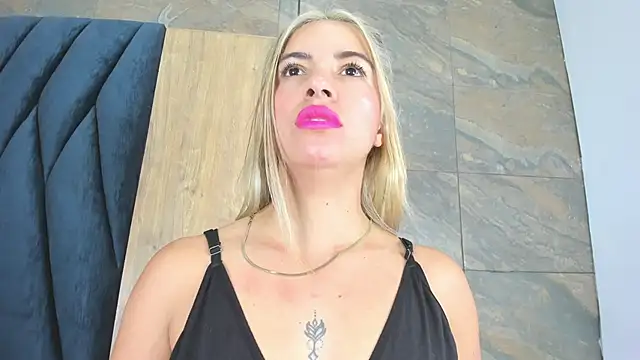 Snapshot of Barbiie_98 chatting on October 26, 2:01 pm Barbiie 98 online show from October 26, 2:01 pm