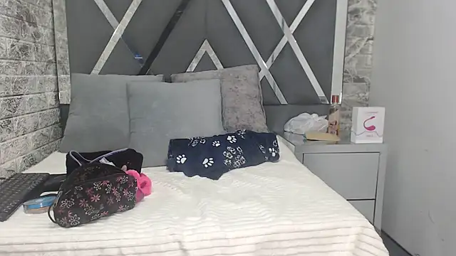 Snapshot of YanetRose chatting on November 14, 3:49 am YanetRose online show from November 14, 3:49 am