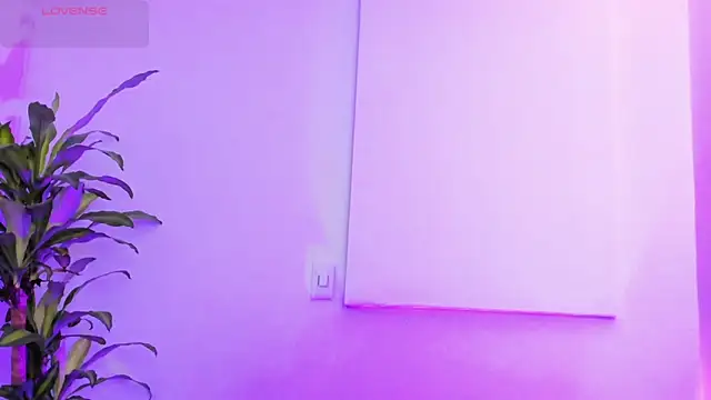 Snapshot of MacarenaSmith chatting on December 15, 11:25 am MacarenaSmith online show from December 15, 11:25 am