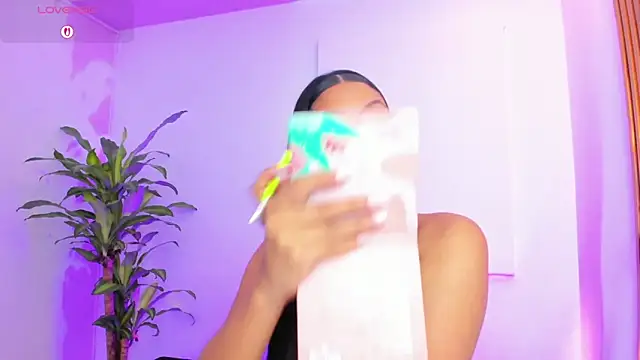 Snapshot of MacarenaSmith chatting on December 16, 11:48 am MacarenaSmith online show from December 16, 11:48 am