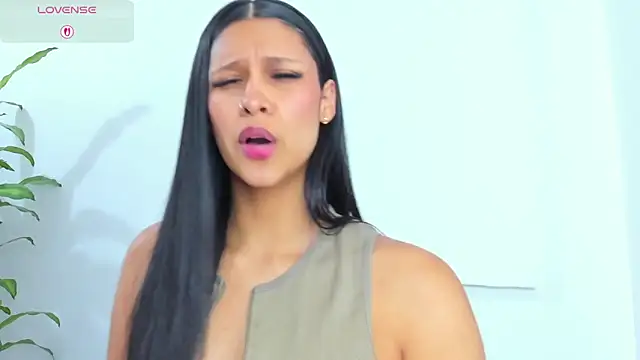 Snapshot of MacarenaSmith chatting on December 17, 11:16 am MacarenaSmith online show from December 17, 11:16 am