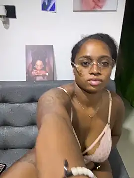 Snapshot of darle_volant chatting on October 24, 4:42 am darle volant online show from October 24, 4:42 am