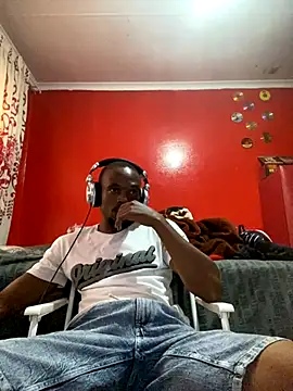 Snapshot of BaggyDirt chatting on October 27, 3:49 pm BaggyDirt online show from October 27, 3:49 pm