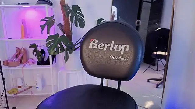 Snapshot of VickyGrey chatting on November 18, 6:45 pm VickyGrey online show from November 18, 6:45 pm