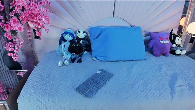 VesperVelvet online show from March 24, 4:50 am