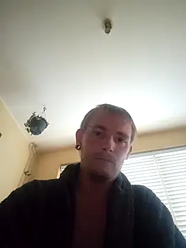 Snapshot of piercingpik chatting on October 21, 2:40 pm piercingpik online show from October 21, 2:40 pm