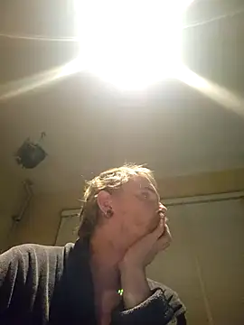 Snapshot of piercingpik chatting on December 14, 5:51 pm piercingpik online show from December 14, 5:51 pm