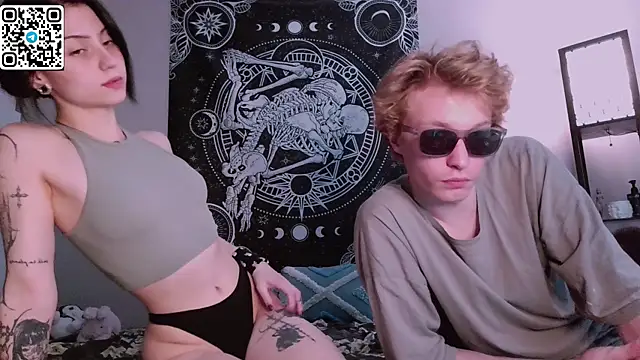 Snapshot of poisondevotion chatting on September 12, 1:44 pm poisondevotion online show from September 12, 1:44 pm