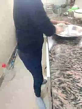 Snapshot of Pihu_Chopra chatting on December 14, 4:29 am Pihu Chopra online show from December 14, 4:29 am