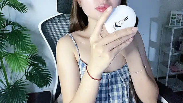 LiLi Sweetie online show from September 15, 4:12 am