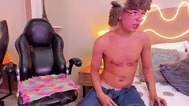 Snapshot of Enrrixxx_ chatting on October 22, 12:44 am Enrrixxx online show from October 22, 12:44 am