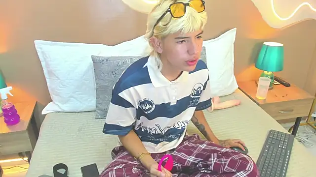 Enrrixxx  online show from January 16, 12:14 am