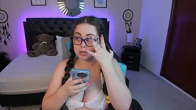 LolaVillalobos online show from January 17, 11:59 am