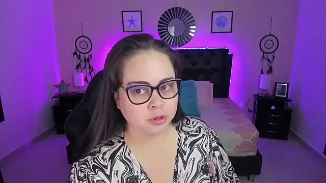 LolaVillalobos online show from February 17, 11:50 am