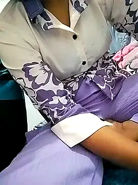 Snapshot of BHABHIJAAN7317 chatting on October 9, 10:24 am BHABHIJAAN7317 online show from October 9, 10:24 am