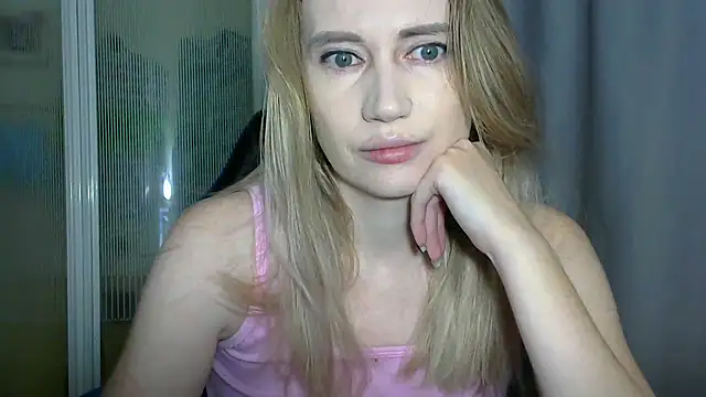 Snapshot of JessFoxxx chatting on November 12, 2:56 am JessFoxxx online show from November 12, 2:56 am