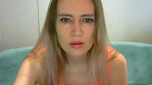 JessFoxxx online show from March 24, 3:44 am