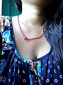 Snapshot of Desi_couple305 chatting on September 24, 2:37 am Desi couple305 online show from September 24, 2:37 am