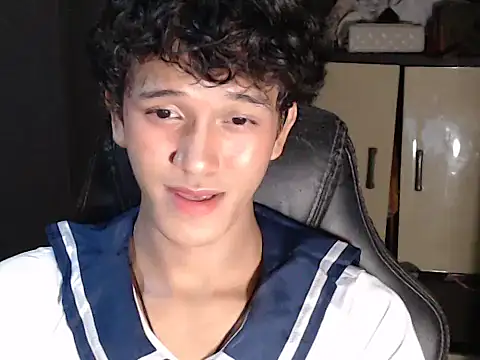 Snapshot of kenbigcockxx chatting on September 24, 3:59 pm kenbigcockxx online show from September 24, 3:59 pm