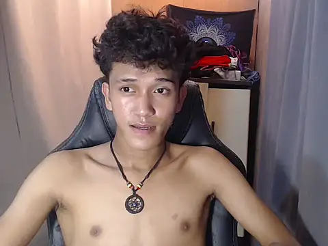 Snapshot of kenbigcockxx chatting on October 20, 8:26 am kenbigcockxx online show from October 20, 8:26 am