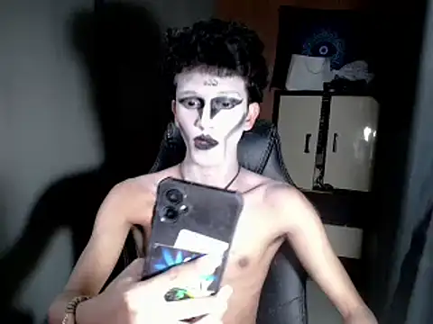 Snapshot of kenbigcockxx chatting on November 5, 5:02 pm kenbigcockxx online show from November 5, 5:02 pm