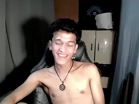 Snapshot of kenbigcockxx chatting on November 21, 8:07 pm kenbigcockxx online show from November 21, 8:07 pm