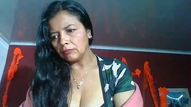 DianaOchoa  online show from October 24, 10:33 am