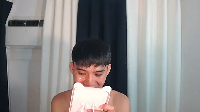 Snapshot of asian_dai chatting on November 13, 5:01 pm asian dai online show from November 13, 5:01 pm