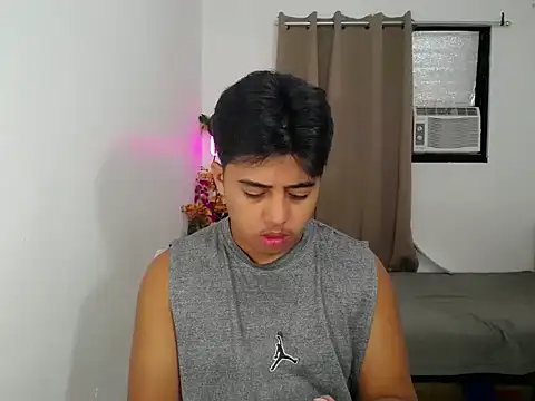 Hugecock2hundle intown online show from November 12, 4:51 pm