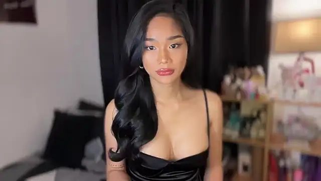 HoleeLaura online show from October 6, 12:13 pm