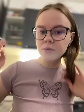 Snapshot of _CherryBloom_ chatting on October 5, 10:02 am CherryBloom online show from October 5, 10:02 am