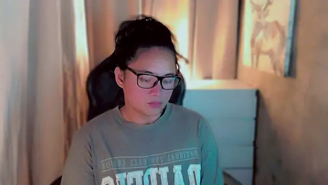 kaicromwell  online show from October 21, 1:23 pm