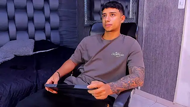 jaze bradley online show from September 18, 11:34 am