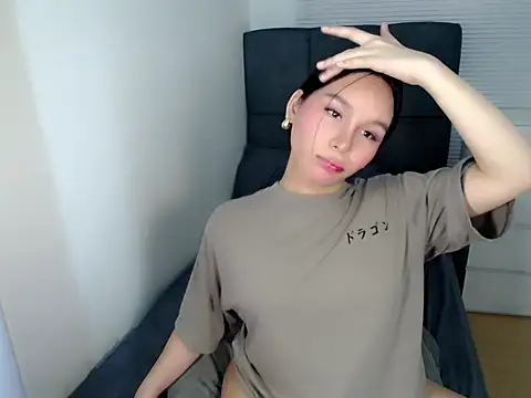 holly tabby online show from December 21, 3:02 am