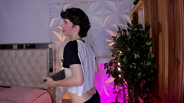 Snapshot of austin_rouse chatting on September 18, 4:03 am austin rouse online show from September 18, 4:03 am