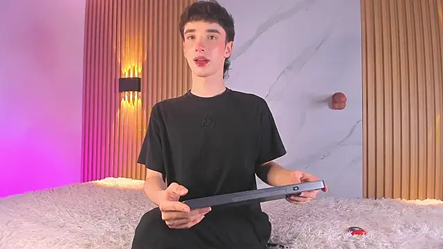 Snapshot of austin_rouse chatting on October 21, 7:36 pm austin rouse online show from October 21, 7:36 pm